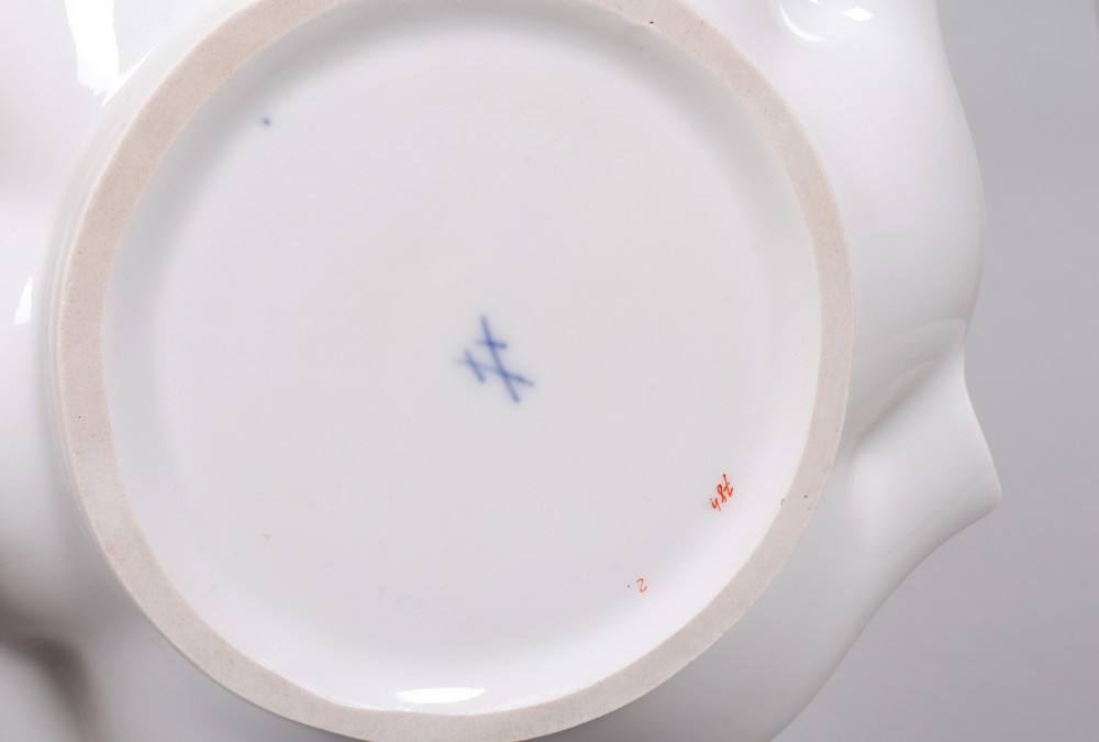 2 dishes, Meissen, mid-20th C., "Roter Drache" decor - Image 6 of 6