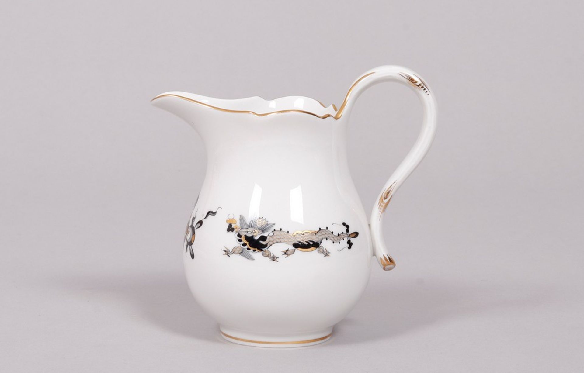 Cream jug, Meissen, form "Neuer Ausschnitt", dekor "Schwarzer Hofdrache", 20th C.