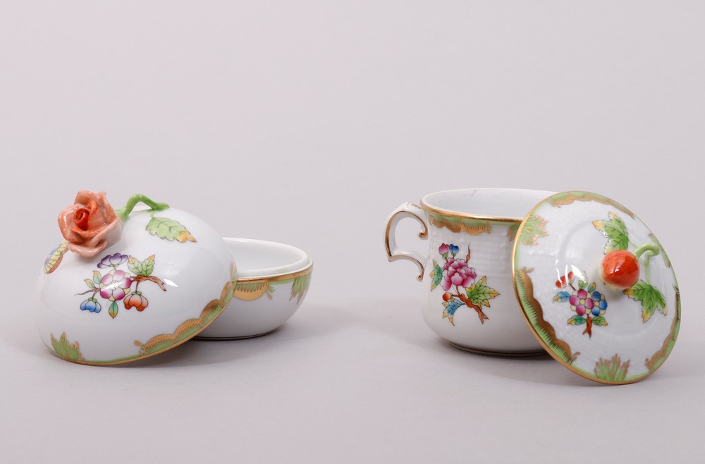 Mixed lot of Herend porcelain, Hungary, decor "Victoria avec bord en or", 20th C. - Image 3 of 6