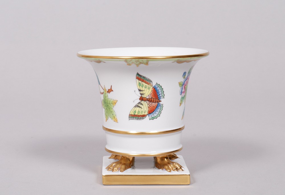 Small Empire vase, Herend Hungary, decor "Victoria avec bord en or" in green, 20th C. - Image 2 of 7