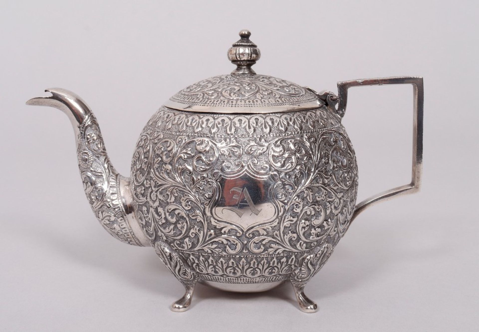 Tee- und Milchkanne, Silber (getestet), wohl Indien, um 1900/20  - Bild 4 aus 5