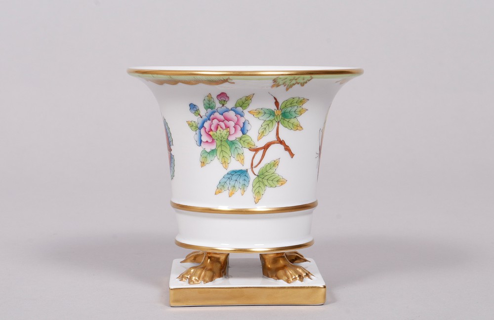 Small Empire vase, Herend Hungary, decor "Victoria avec bord en or" in green, 20th C. - Image 3 of 7