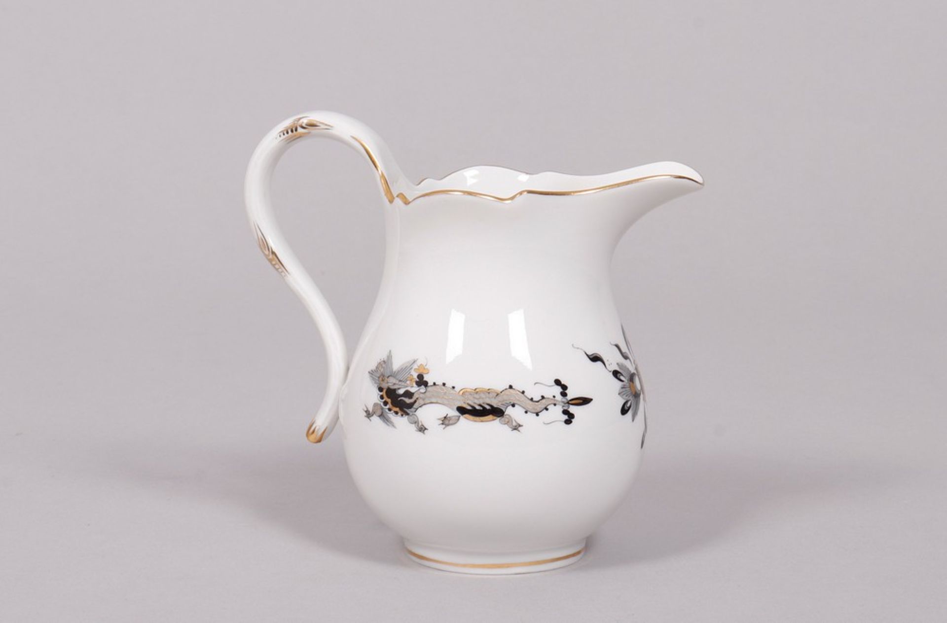 Cream jug, Meissen, form "Neuer Ausschnitt", dekor "Schwarzer Hofdrache", 20th C. - Image 3 of 5