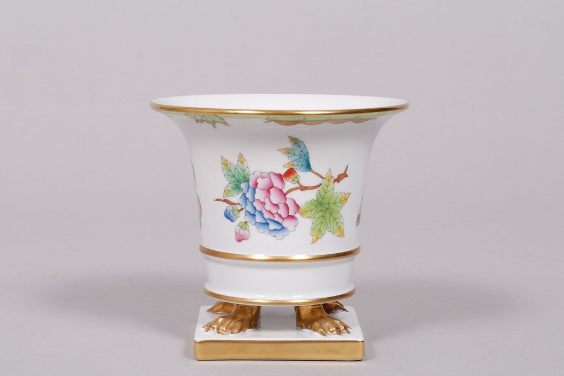 Kleine Empire-Vase, Herend Ungarn, Dekor "Victoria avec bord en or" in grün, 20.Jh.