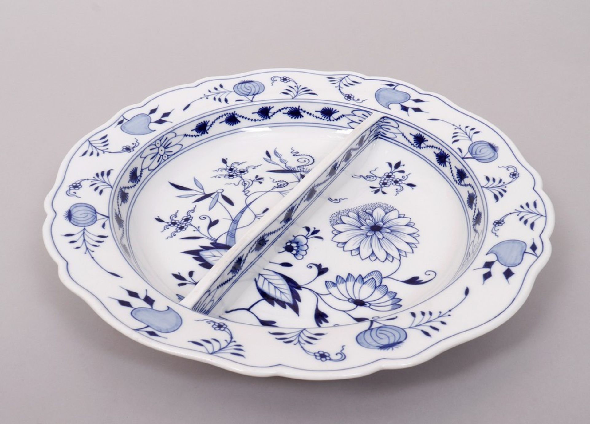 Large serving dish, Meissen, 2nd half 19th C.