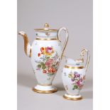 Biedermeier-Kaffeekanne und Milchkännchen, Meissen, um 1820/30