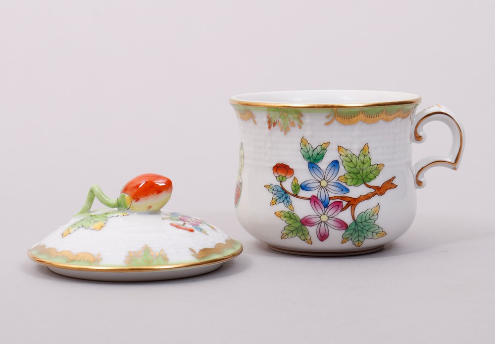 Mixed lot of Herend porcelain, Hungary, decor "Victoria avec bord en or", 20th C. - Image 4 of 6