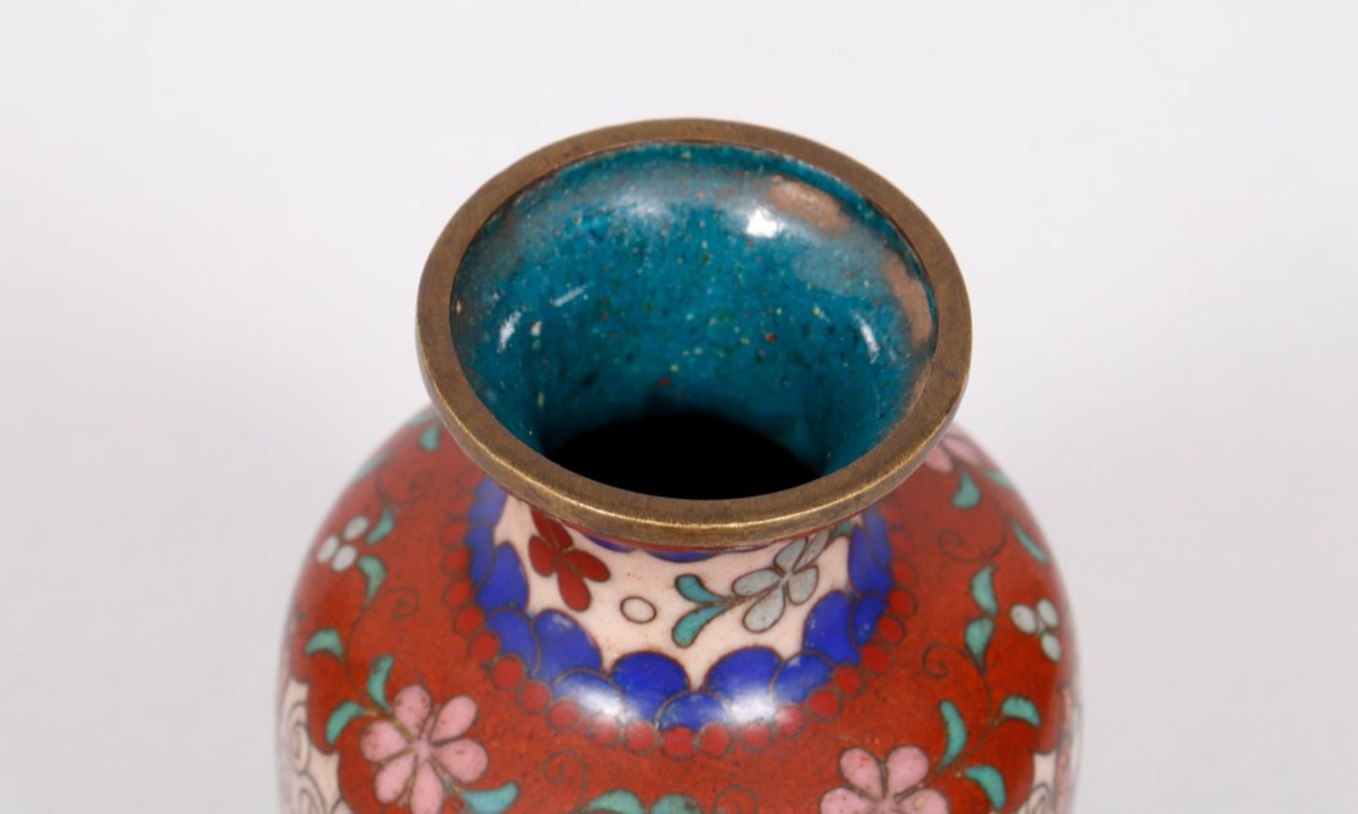Small cloisonne vase, China, Qing period - Image 4 of 5
