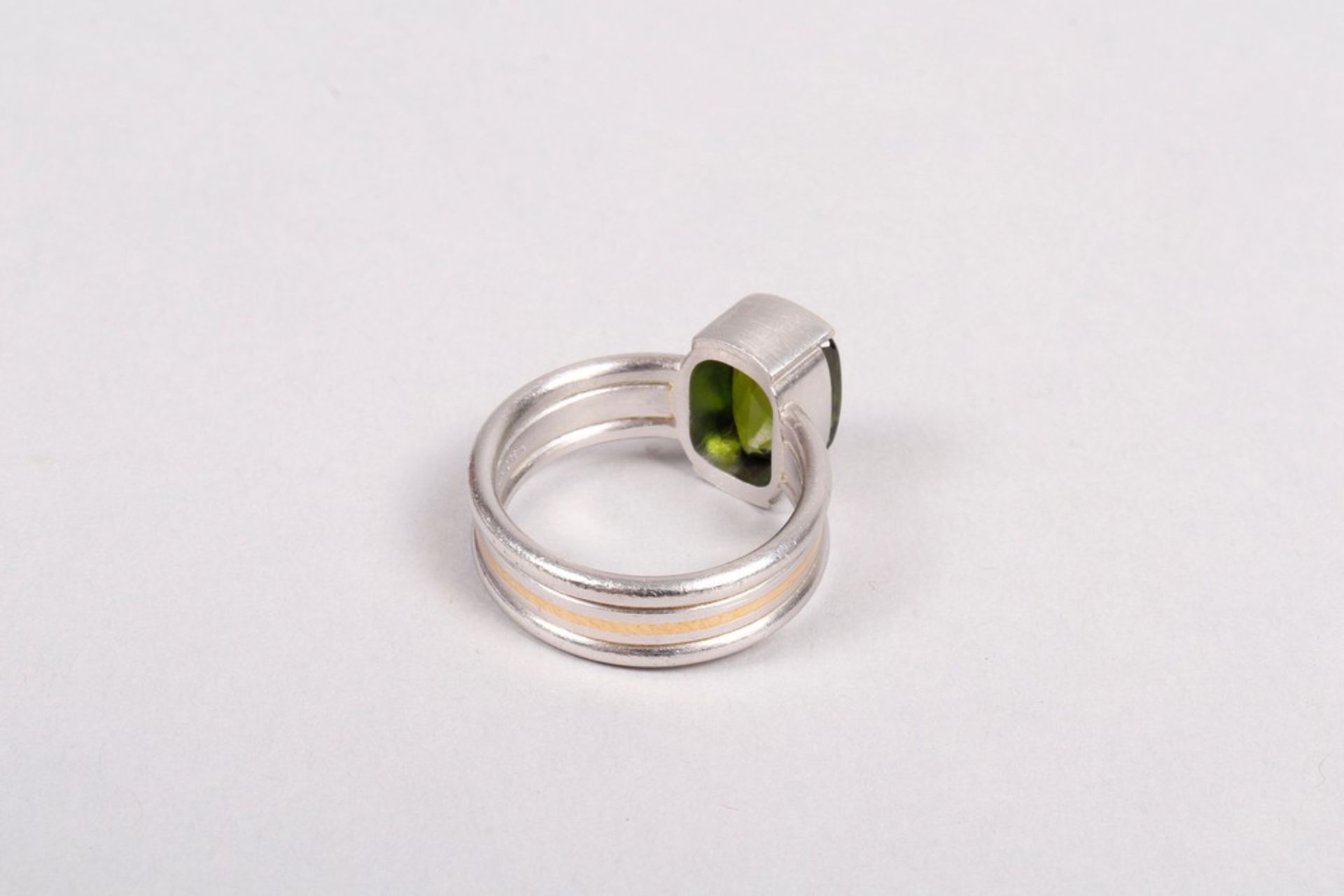 Hochfeiner Peridot Ring, Platin und Gold  - Bild 3 aus 4