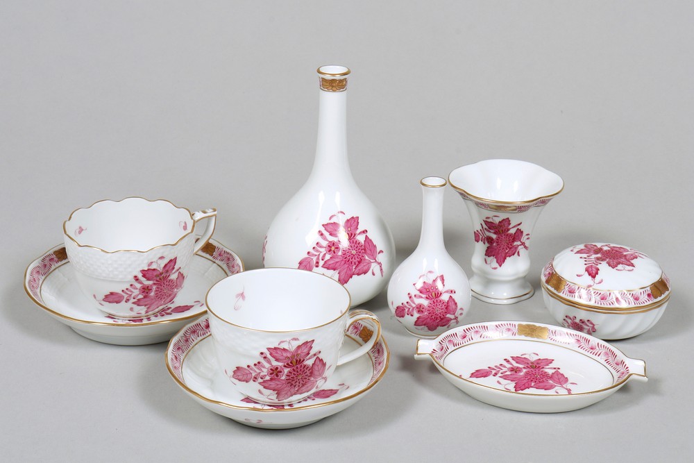Mixed lot of Herend porcelain, decor "Apponyi purpur", 7 pieces, 20th C.
