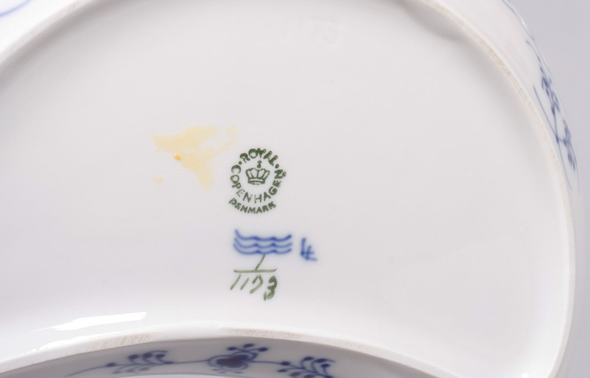 Small lot of porcelain, Royal Copenhagen, late 20th C., "Musselmalet" decor - Image 3 of 8