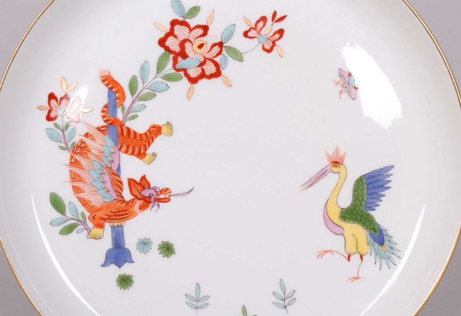 Kleiner Wandteller, Meissen, Kakiemon-Dekor mit Päonien, Drache und Kranich, 20. Jh. - Bild 2 aus 3