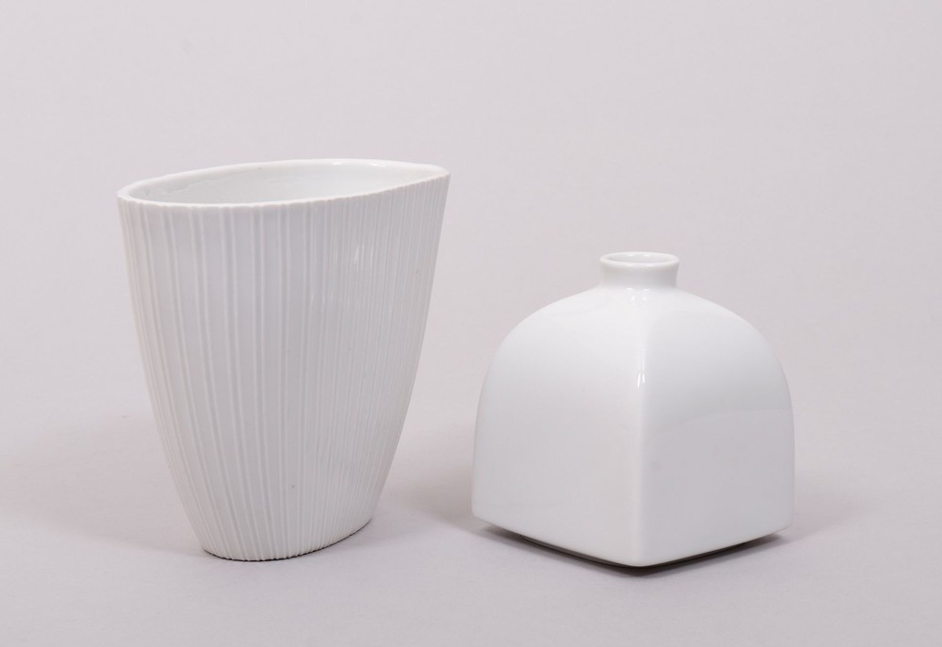 Beaker vase and small vase, design Trude Petri (1947/1951) for KPM Berlin, 2nd half 20th C. - Image 2 of 3