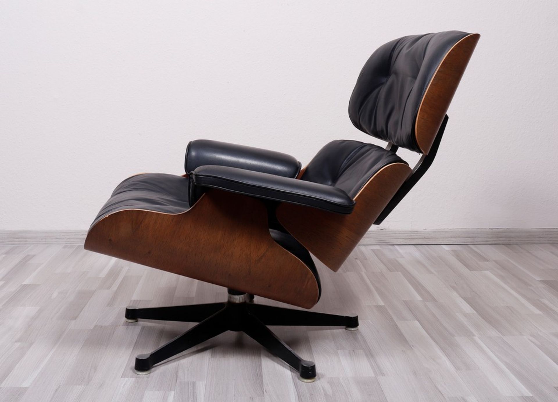 Lounge chair with ottoman, design Charles Eames for Herman Miller, manufactured by Fehlbaum (Herman - Image 2 of 9