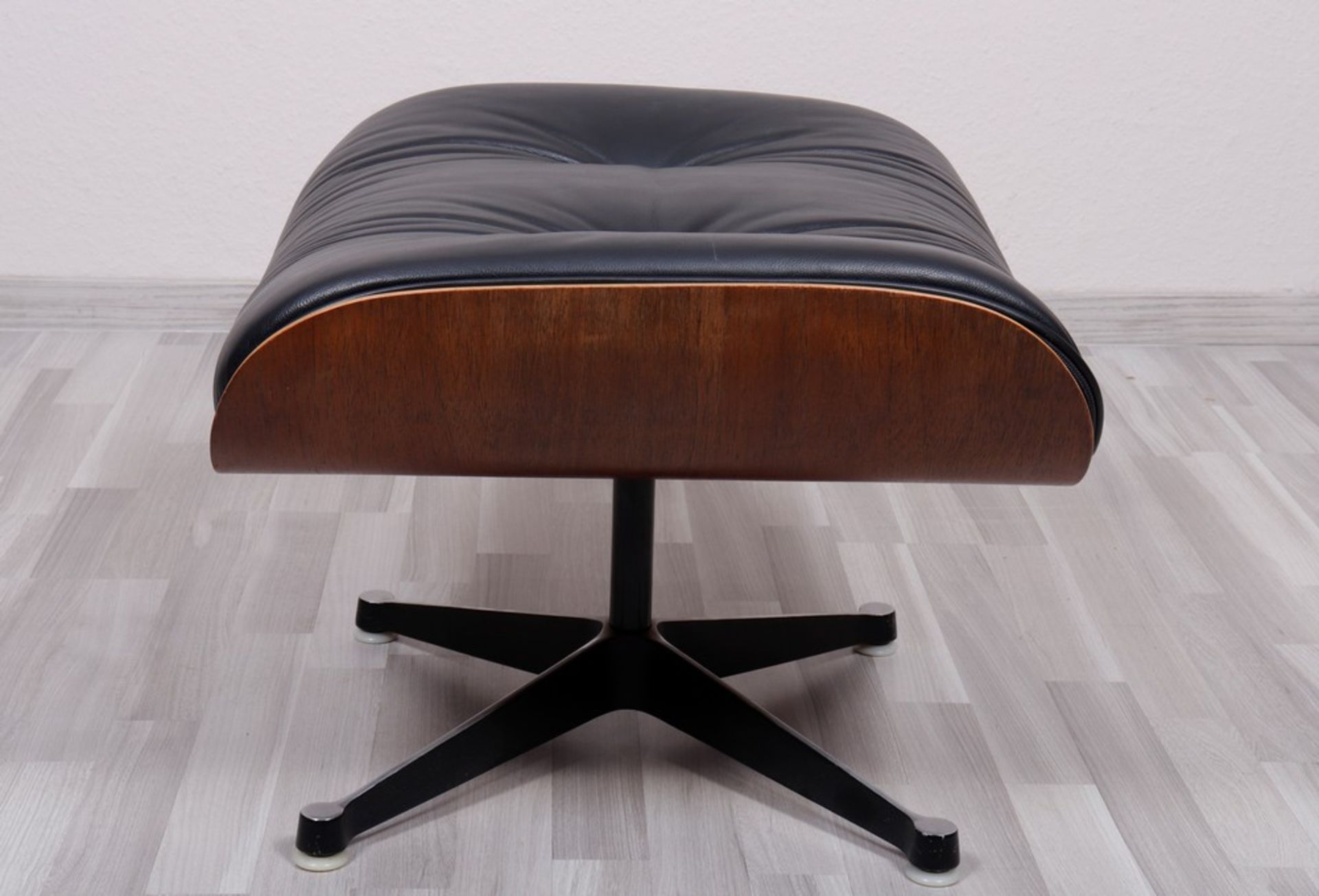Lounge chair with ottoman, design Charles Eames for Herman Miller, manufactured by Fehlbaum (Herman - Image 7 of 9