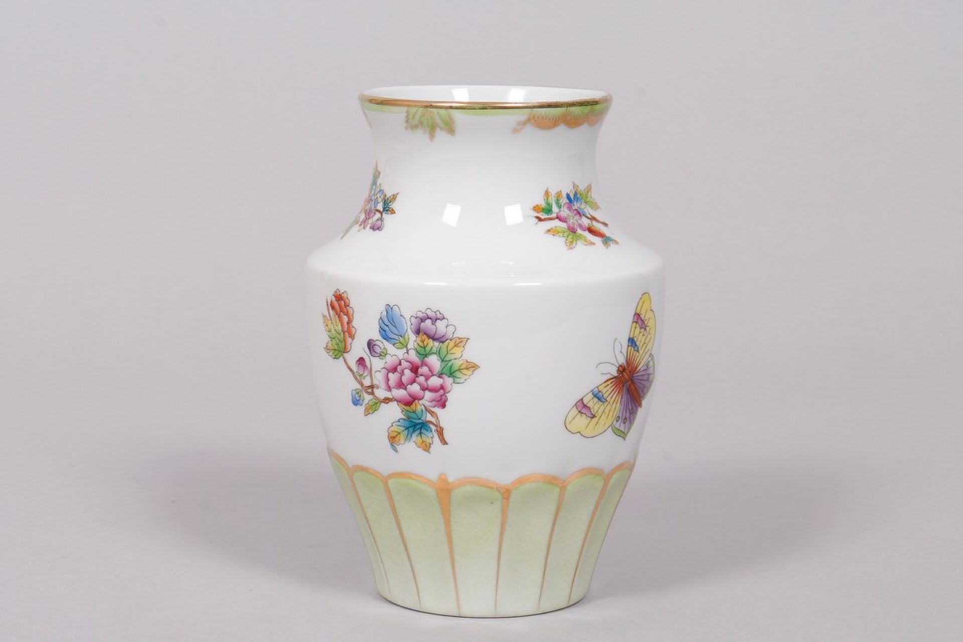 Vase, Herend, Hungary, "Victoria" decor with light green base, 20th C. - Image 3 of 5