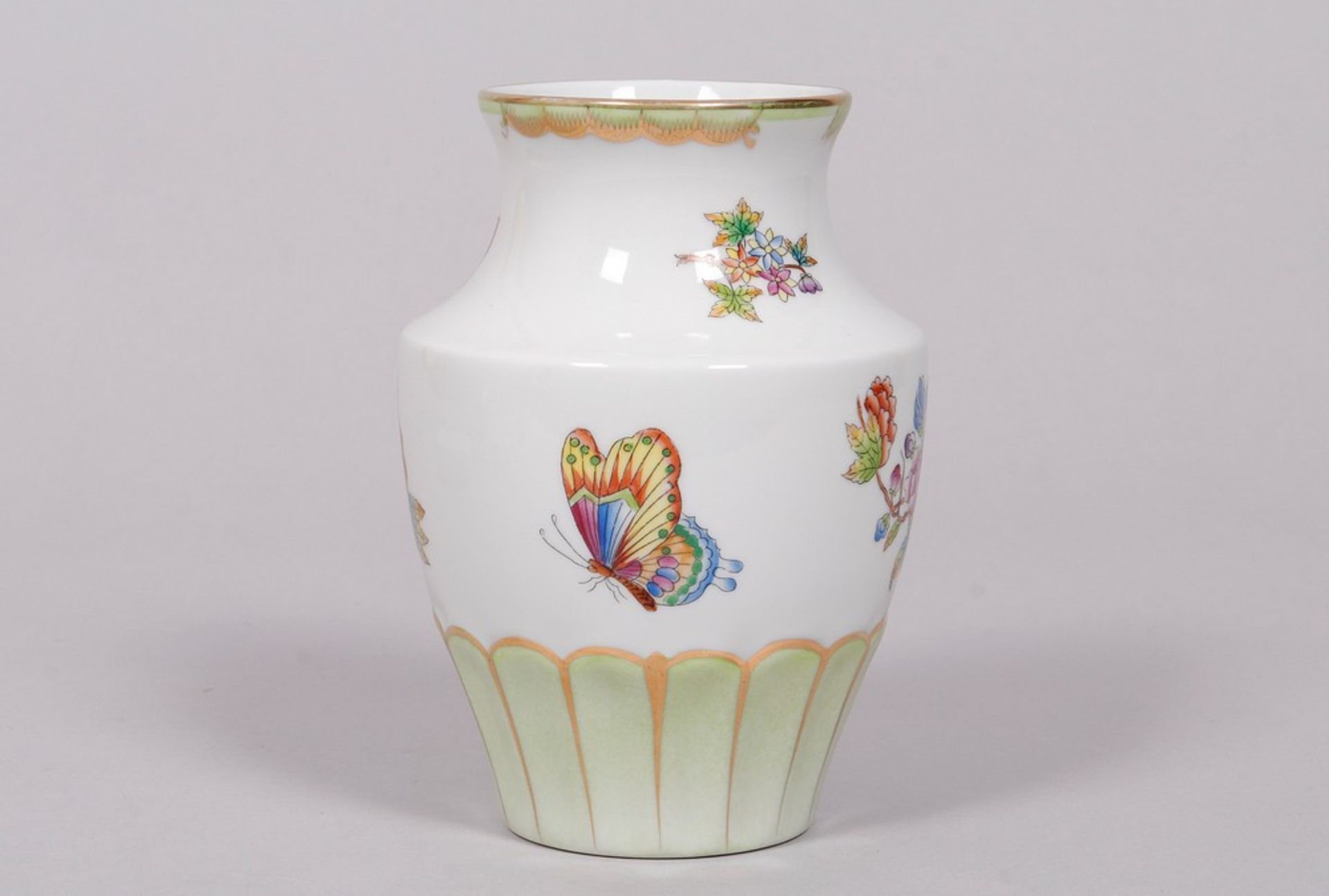 Vase, Herend, Hungary, "Victoria" decor with light green base, 20th C. - Image 2 of 5