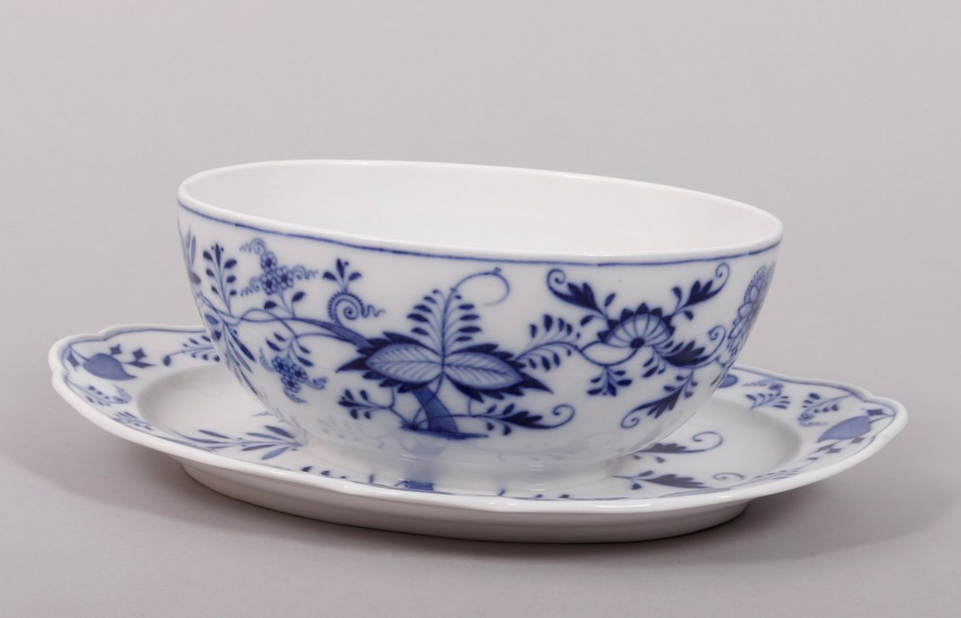 Restspeiseservice, Meissen, Form "Neuer Ausschnitt", Dekor "Zwiebelmuster", um 1900/20.Jh., 13-tlg. - Bild 7 aus 10