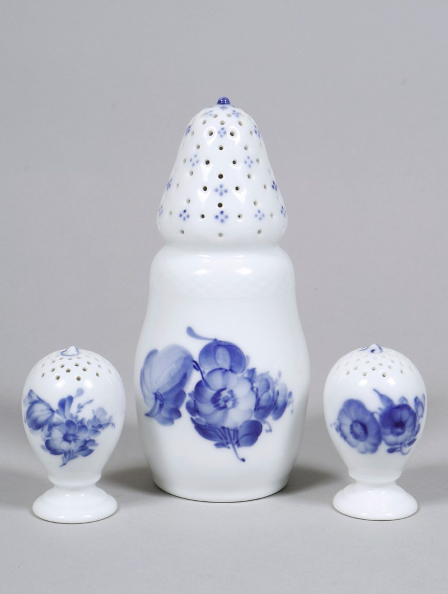 3 Streuer, Royal Copenhagen, Dekor "Blaue Blume", wohl 1924-1934 