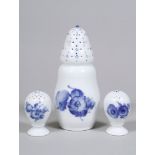 3 Streuer, Royal Copenhagen, Dekor "Blaue Blume", wohl 1924-1934