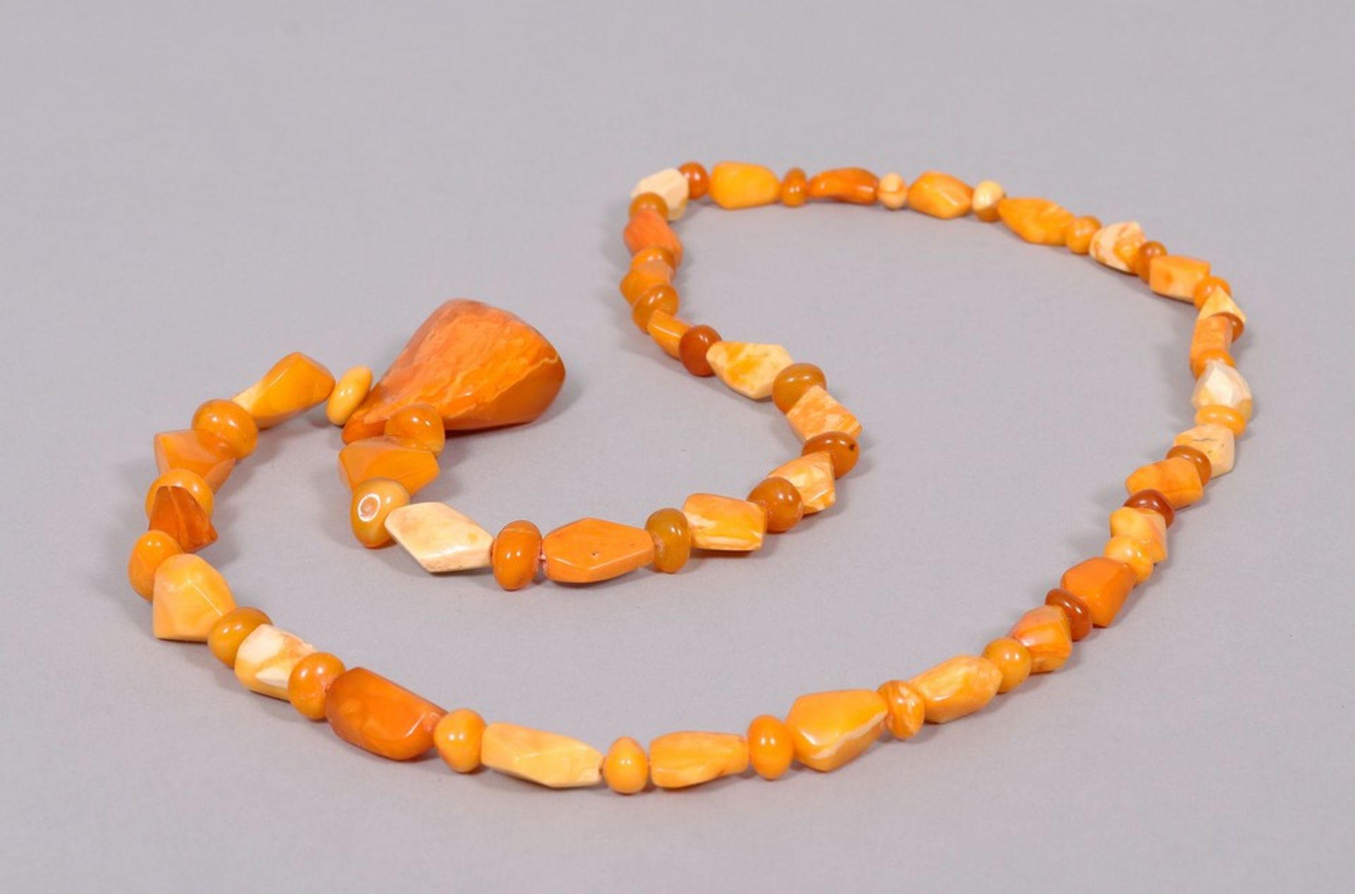 Necklace, butterscotch amber - Image 3 of 3