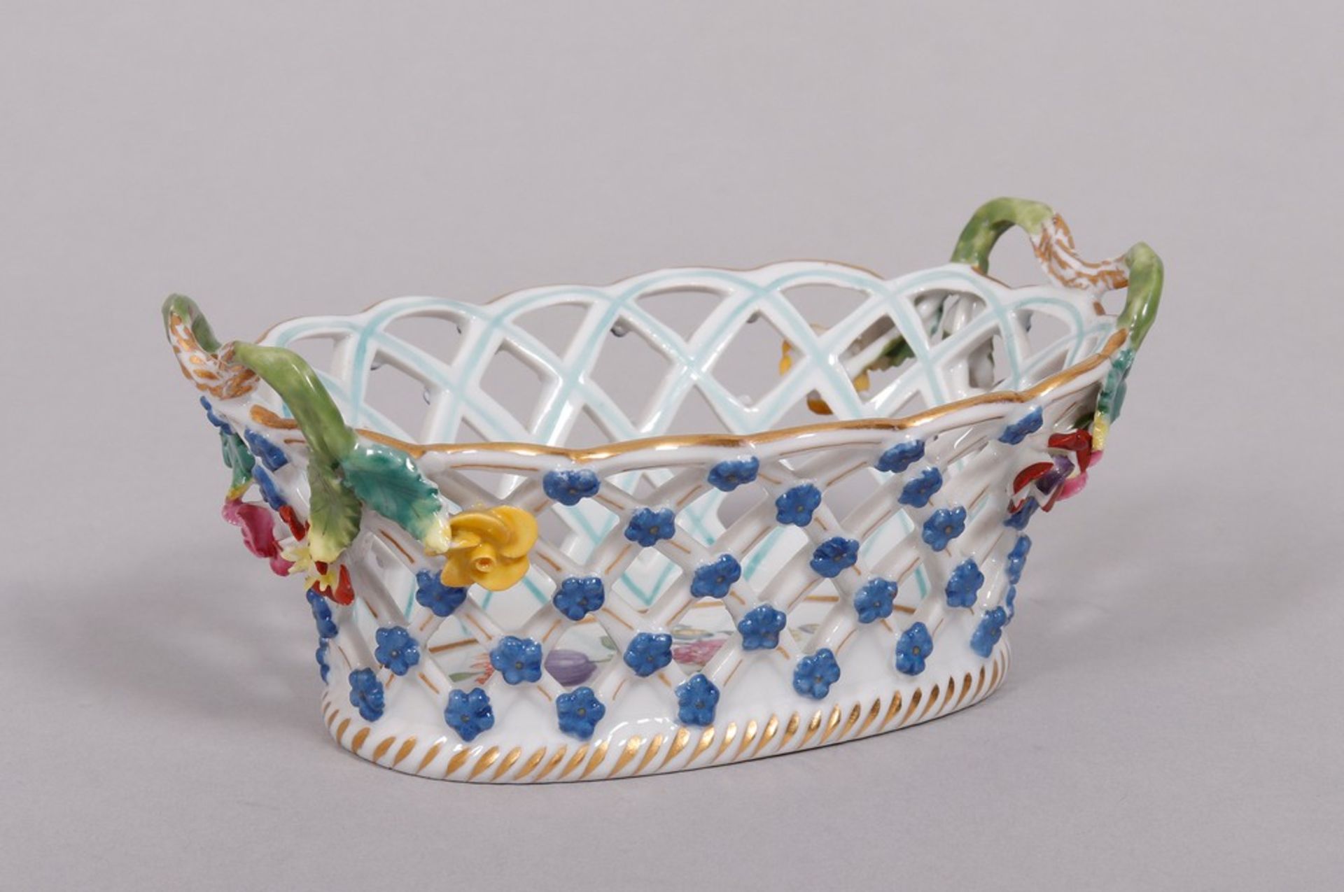 Small wicker bowl, Wiener Porzellanmanufaktur (Kaiserlich privilegierte Porcellain Fabrique), c. 18 - Image 2 of 7