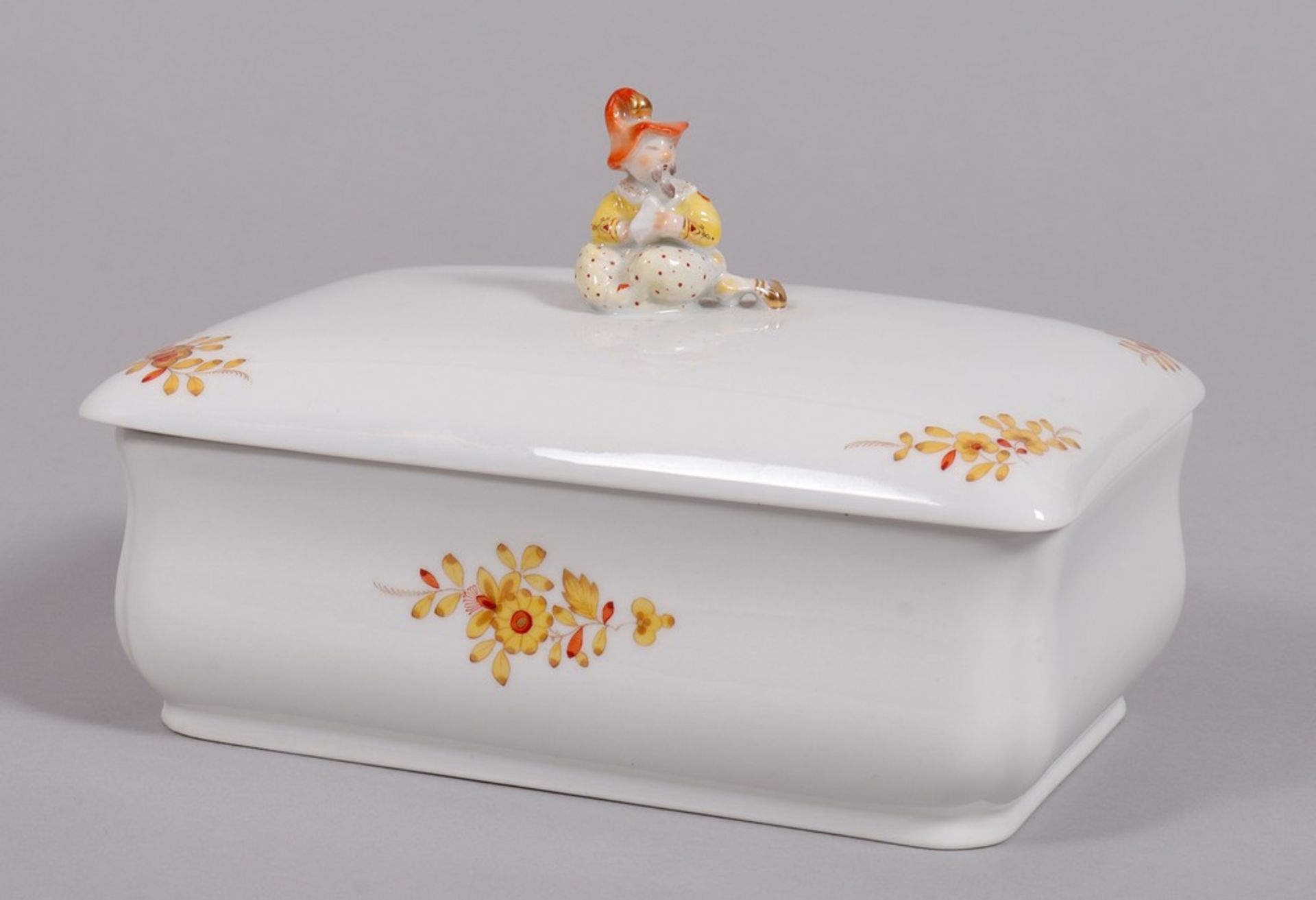 "Dose mit Chinesen" (lidded box with chinese figure), design 1929 by Paul Scheurich for Meissen, ma