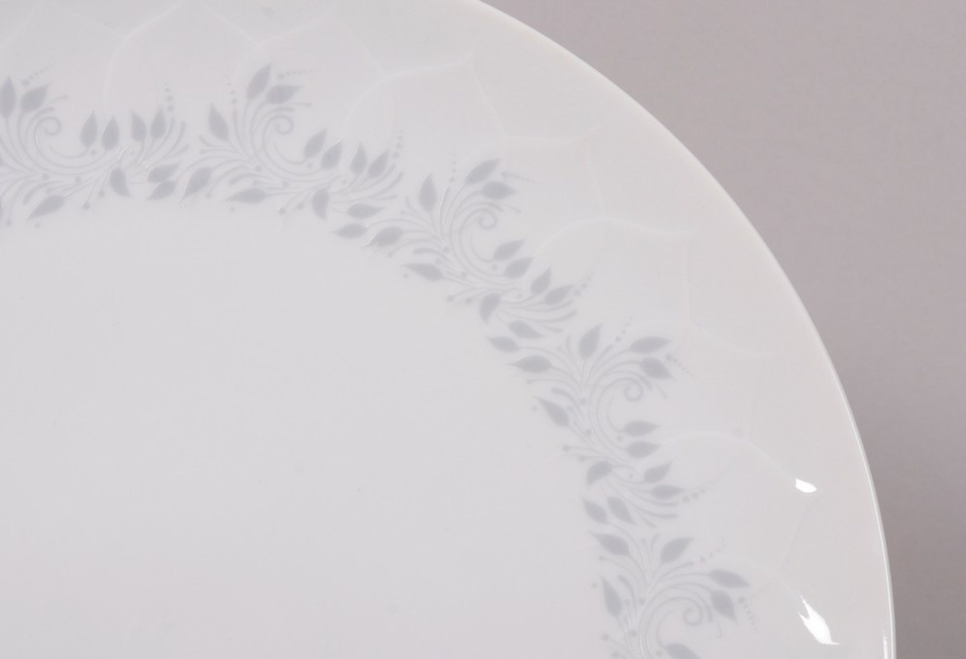 Part dinner service, design Björn Wiinblad for Rosenthal, "Lotus" shape, "Pergola grau" decor, 19 p - Image 5 of 7