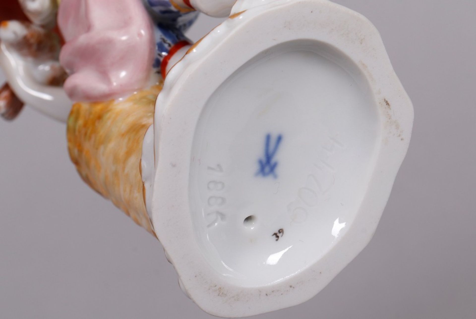 "Cook plucking a rooster", design by Peter Reinicke for Meissen, from the "Cris de Paris" series, p - Image 7 of 7
