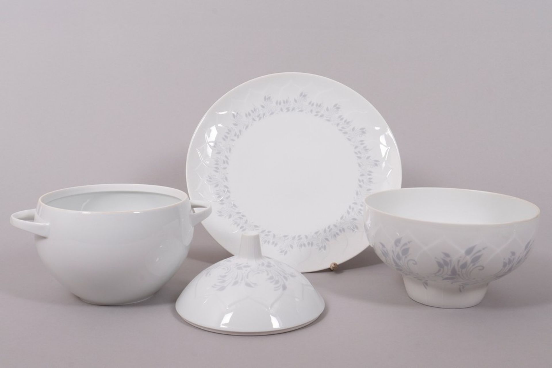 Part dinner service, design Björn Wiinblad for Rosenthal, "Lotus" shape, "Pergola grau" decor, 19 p - Image 4 of 7