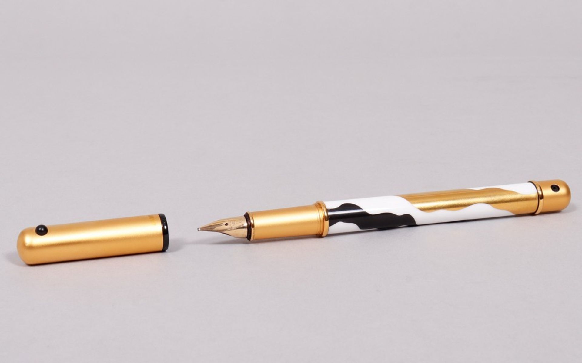 Ladies fountain pen, design Wolfgang Fabian for Lamy, Heidelberg, decor "The golden cow", late 20th - Image 3 of 4