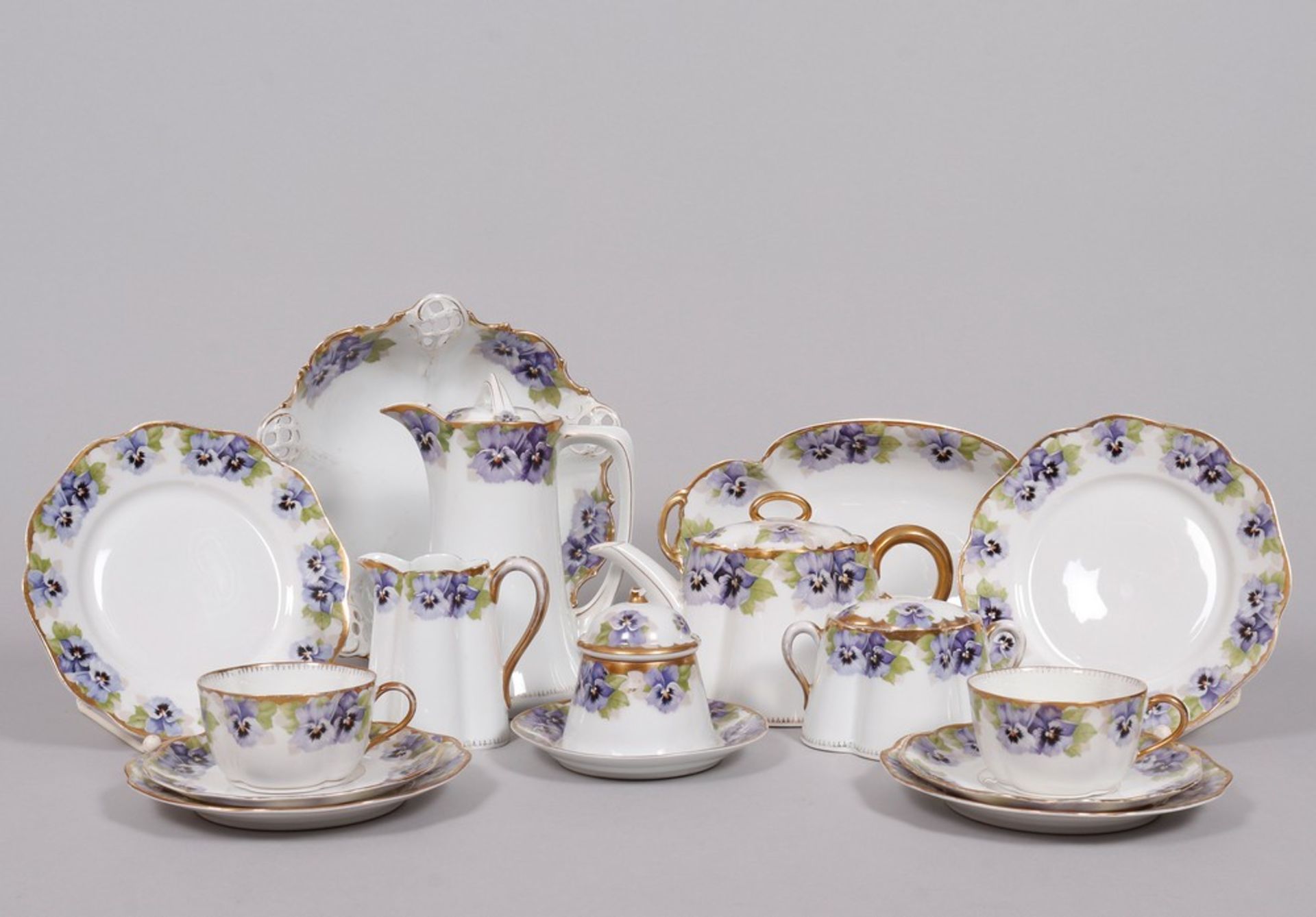 Jugendstil-Teeservice, Rosenthal, Form "Chrysanteme", Dekor "Viktoria Luise", 74-tlg., um 1900  - Bild 2 aus 11