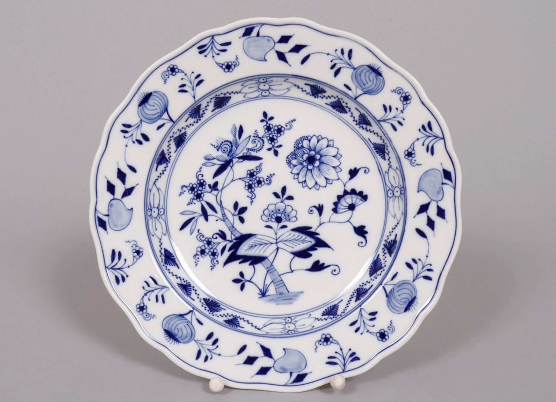 Small porcelain lot, Meissen, shape "Neuer Ausschnitt", decor "Zwiebelmuster", c. 1900/20th C., 6 p - Image 4 of 5