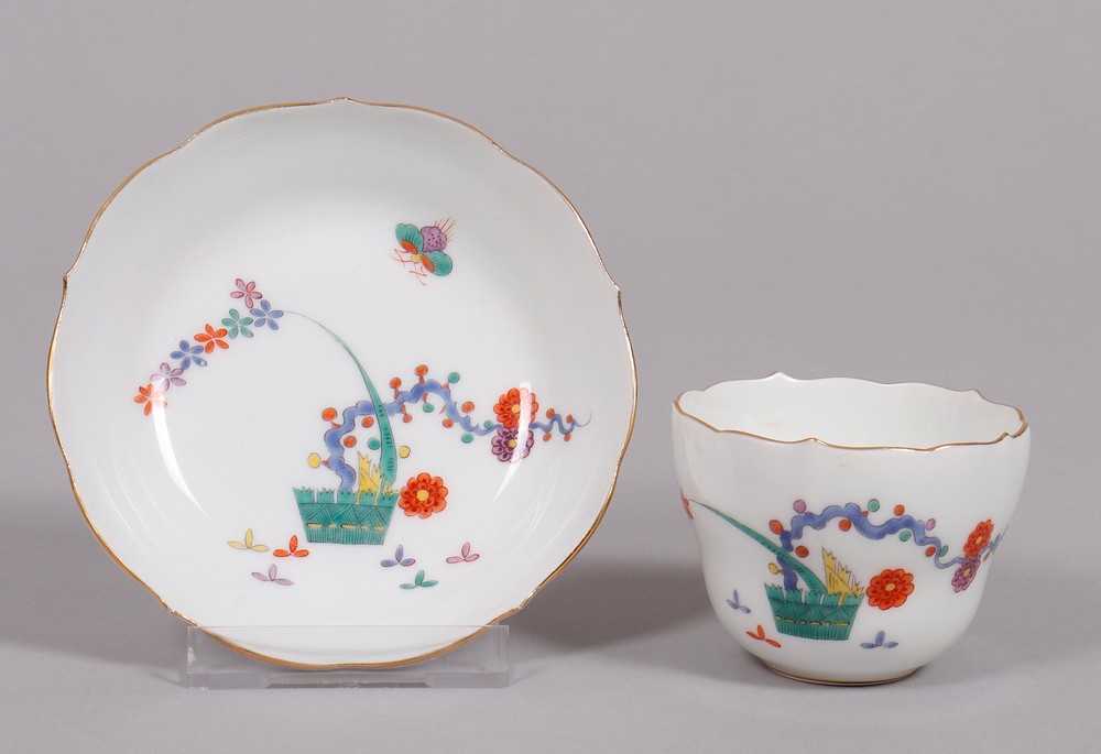 Mocha cup and saucer, Meissen, shape "Neuer Ausschnitt", Kakiemon-decor, mid 20th C.