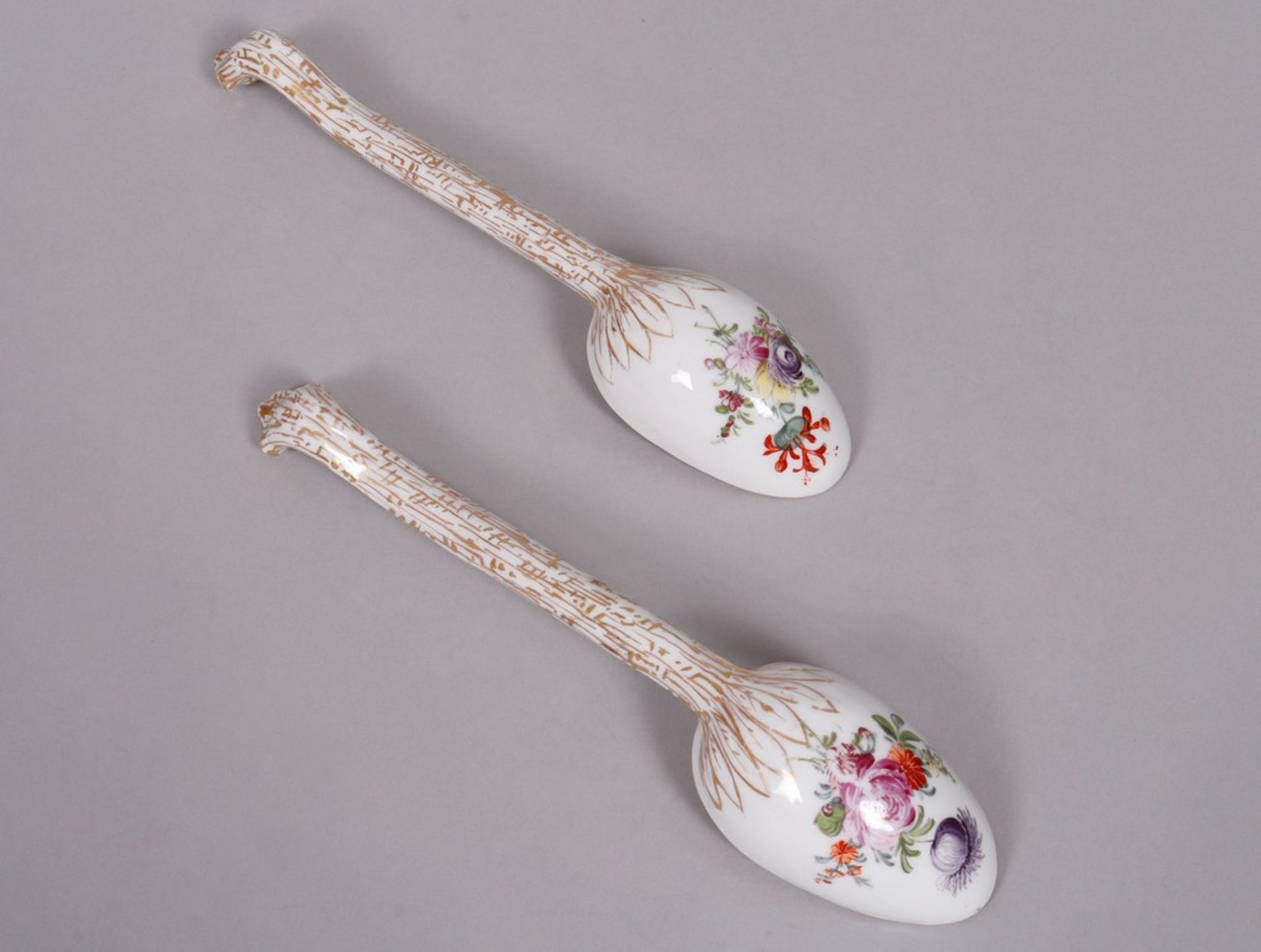 2 spoons, floral decoration, probably Meissen, 19th C. - Image 3 of 4