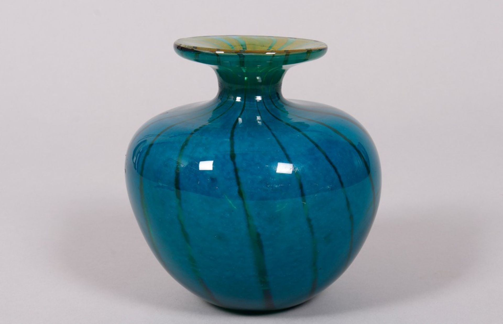 Globe vase, Mdina, Malta, 2nd half 20th C. - Image 2 of 4