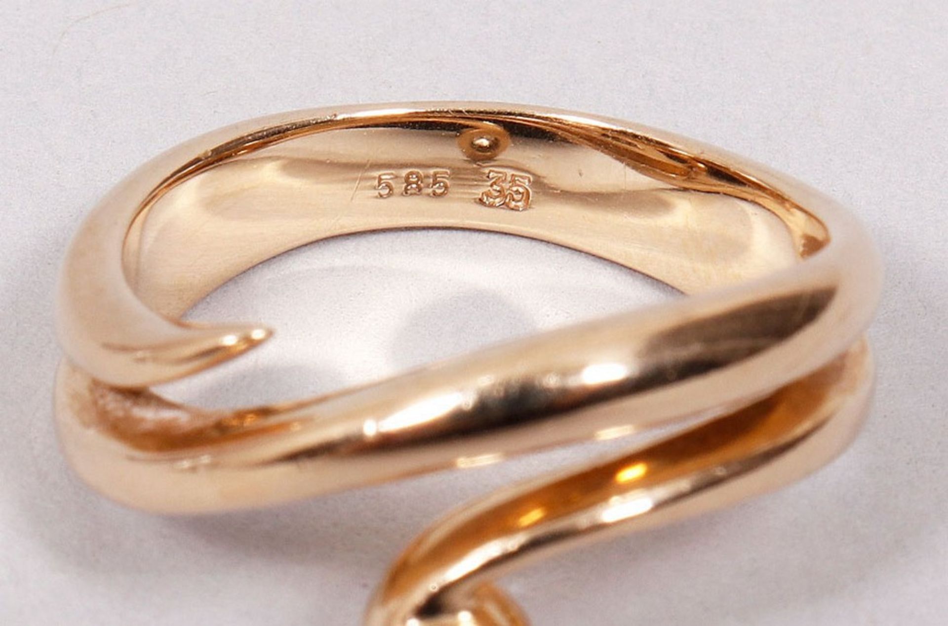 Moderner Ring im Stil eines Schlangenringes, 585 Gold, Brillant  - Bild 3 aus 3