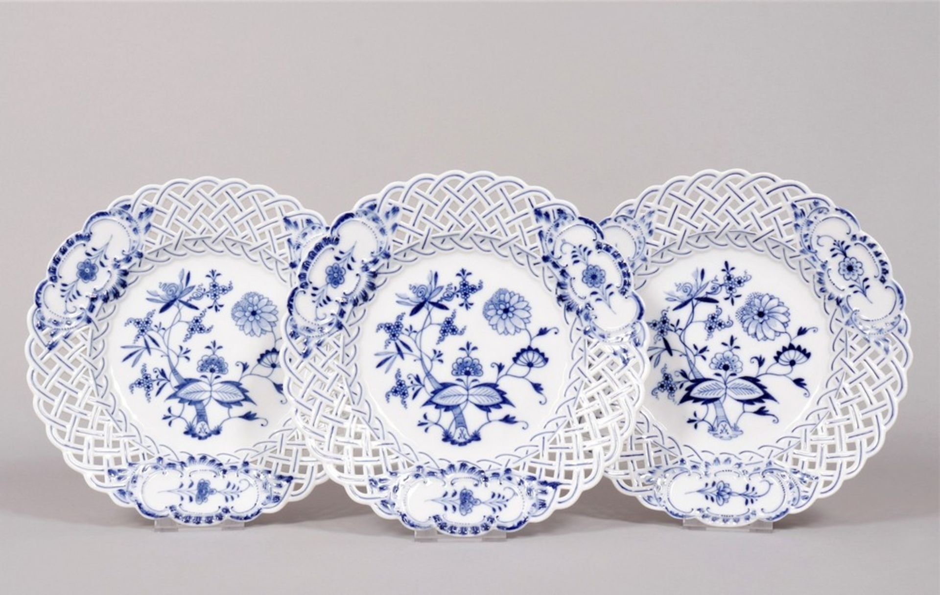 Three pierced plates, Meissen, decor  "Zwiebelmuster", Knauf period (1860-1924)