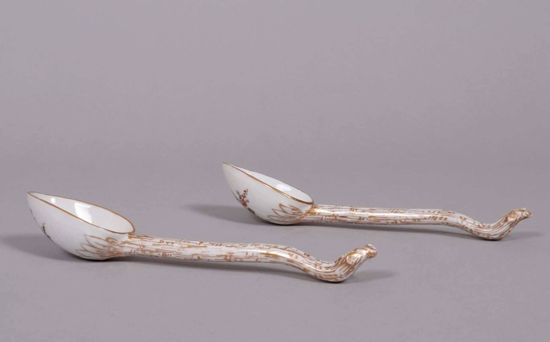 2 spoons, floral decoration, probably Meissen, 19th C. - Image 4 of 4
