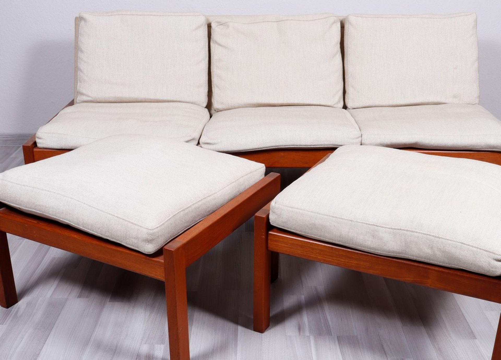 3-Sitzer Sofa mit 2 Fußhockern, Hans Wegner für Arne Poulsen, Dänemark, 1960er Jahre  - Bild 2 aus 6