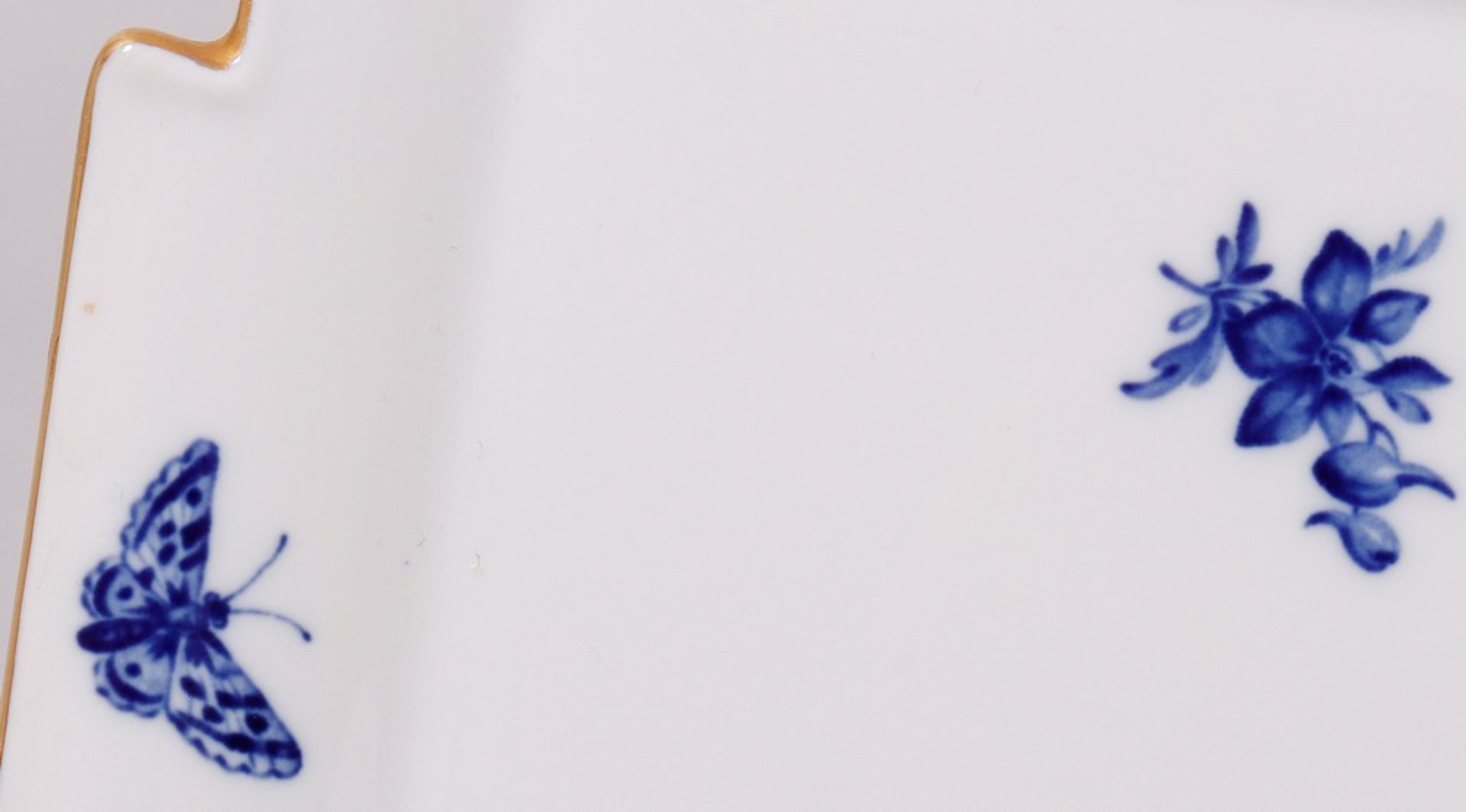 Eckige Kuchenplatte, Meissen, Aquatinta-Dekor "Blaue Blume", 2.H. 20.Jh., 2. Wahl - Bild 3 aus 4