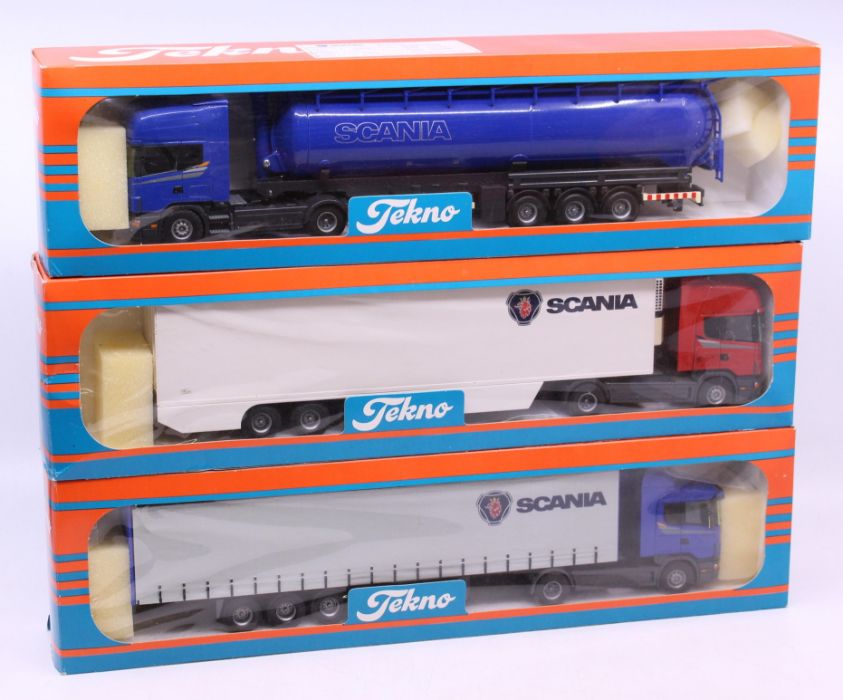 Tekno: A pair of boxed Tekno diecast, Scania lorries, 1:50 Scale, Made in Holland. Together with a