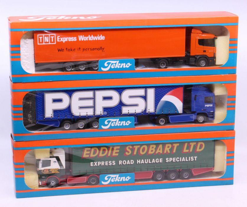 Tekno: A boxed Tekno diecast, TNT Express Worldwide lorry, 1:50 Scale, Made in Holland. Together