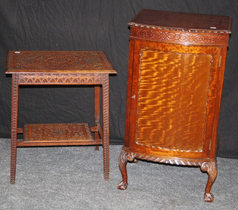 An Edwardian George II style mahogany dwarf cabinet having a panel door on cabriole legs, W51cm