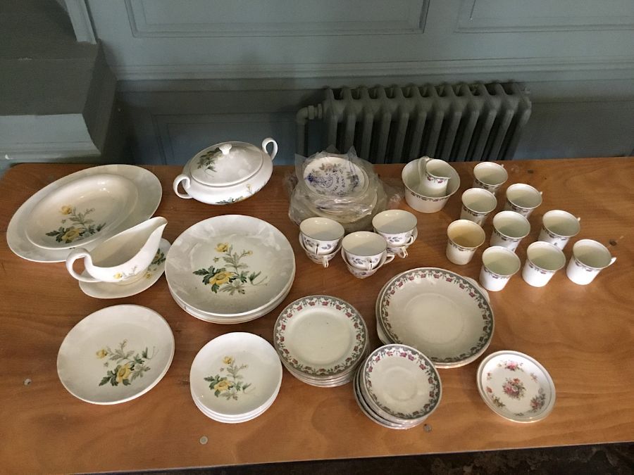 Wedgwood dinner wares "Golden Glory" pattern to include 6 dinner plates D 27cms, 5 salad plates D