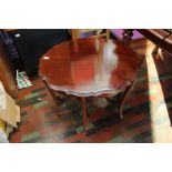 A decorative pie crust effect centre table in mahogany in Chippendale style on shaped cabriole