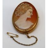 A gold mounted oval Cameo brooch, depicting bust portrait of a lady, ropetwist border, 12.0g