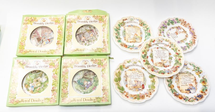 A collection of Royal Doulton Bramley Hedge collectors plates, most of which are boxed - Image 2 of 3