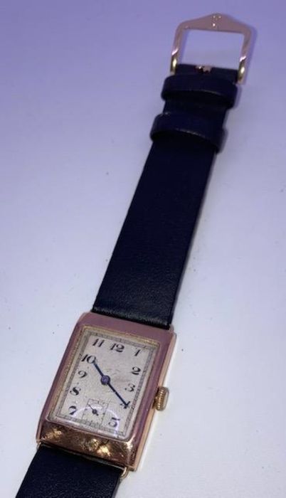 A 9ct 1930s gold gents watch