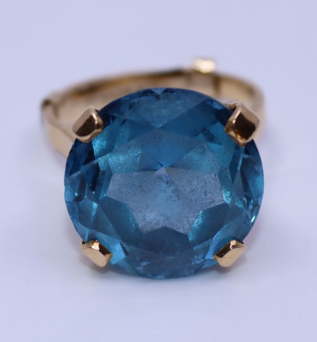 An 18ct. yellow gold blue topaz cocktail ring, four claw set round mixed cut brilliant blue topaz, - Image 2 of 3